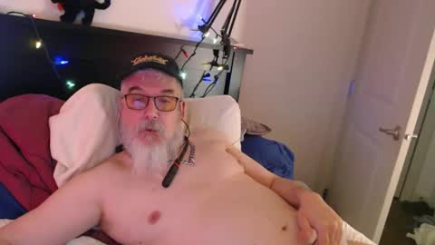 Snapshot of sirbeercan chatting on February 24, 7:44 am sir beer can the friendly hermit online show from February 24, 7:44 am