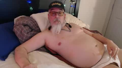 Snapshot of sirbeercan chatting on March 2, 6:27 am sir beer can the friendly hermit online show from March 2, 6:27 am