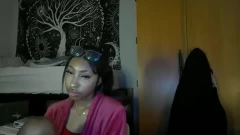 sireddesired_ online show from April 14, 6:16 am