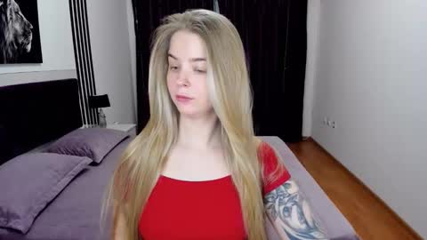 SirenaBloom online show from April 7, 9:44 am