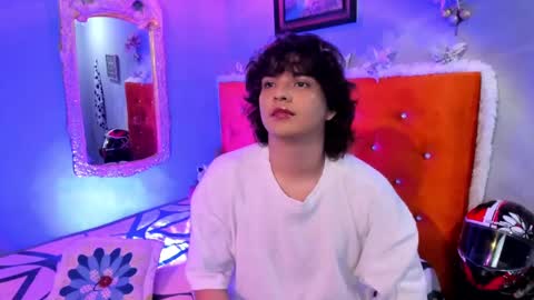 Snapshot of sirius_angels chatting on December 4, 9:29 pm Sirius angels online show from December 4, 9:29 pm