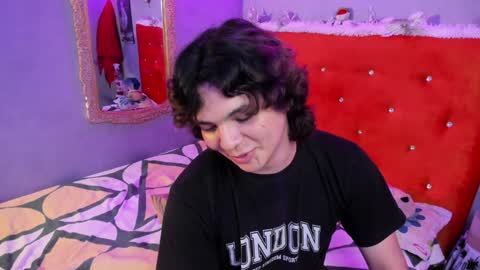 Snapshot of sirius_angels chatting on December 24, 8:27 pm Sirius angels online show from December 24, 8:27 pm