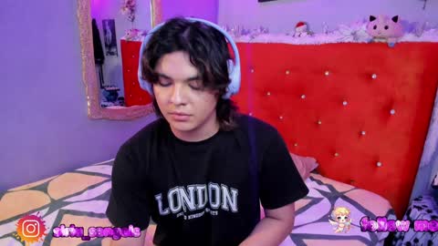 Snapshot of sirius_angels chatting on December 18, 11:19 pm Sirius angels online show from December 18, 11:19 pm