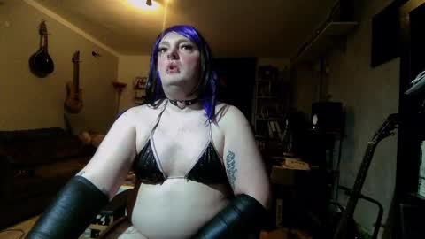 Snapshot of sissylovedoll chatting on February 13, 9:28 pm Tiffany Candy online show from February 13, 9:28 pm