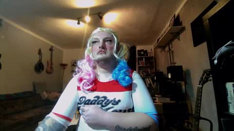 Snapshot of sissylovedoll chatting on December 25, 8:39 pm Tiffany Candy online show from December 25, 8:39 pm