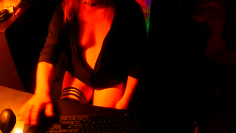 red online show from October 19, 4:28 am