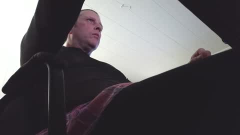 Chris online show from December 14, 2:07 am