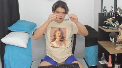 Snapshot of siul_bigcock chatting on September 10, 11:28 pm Siul Thompson online show from September 10, 11:28 pm