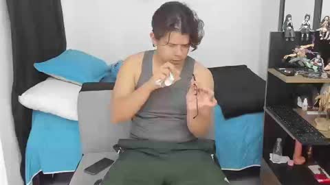 Snapshot of siul_bigcock chatting on September 15, 2:07 pm Siul Thompson online show from September 15, 2:07 pm