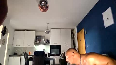 skinboys online show from November 3, 9:10 am