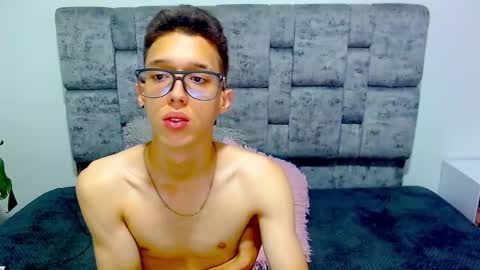 skinny_bigcock20 online show from March 1, 7:37 pm