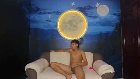 skinny_candy18 online show from December 19, 10:05 pm