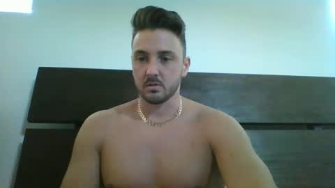skinnyguylongdick1 online show from January 25, 7:39 pm
