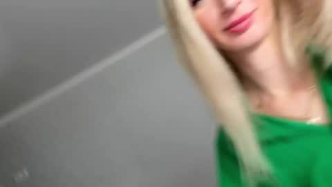 Skinnyladyy online show from February 9, 8:10 am