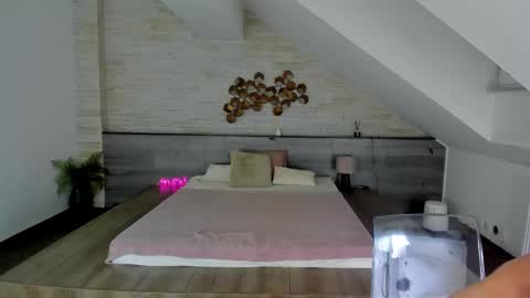 Julia online show from October 19, 4:39 am