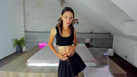 Snapshot of skinnystar_ chatting on September 19, 4:38 am Julia online show from September 19, 4:38 am