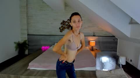 Julia online show from October 13, 5:09 am