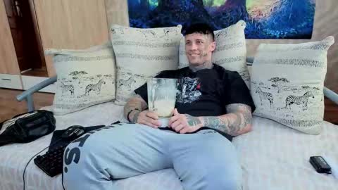 Snapshot of skirlingod chatting on September 15, 7:32 am skirlingod online show from September 15, 7:32 am