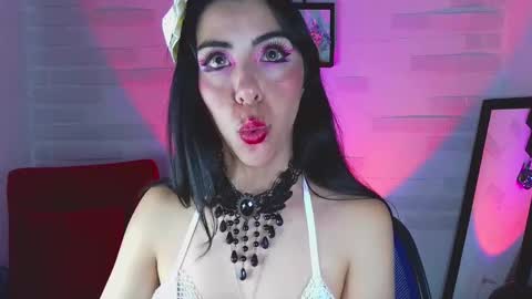 Snapshot of sky_girl1 chatting on February 4, 8:13 am Mile online show from February 4, 8:13 am