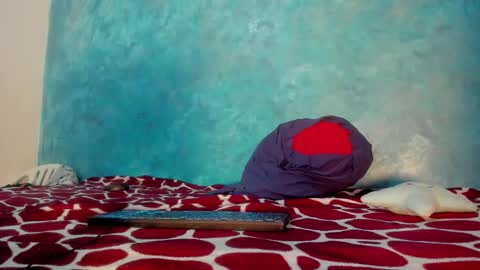 sky_wild online show from December 16, 2:41 am