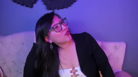 skye_bluee_ online show from September 18, 3:10 am