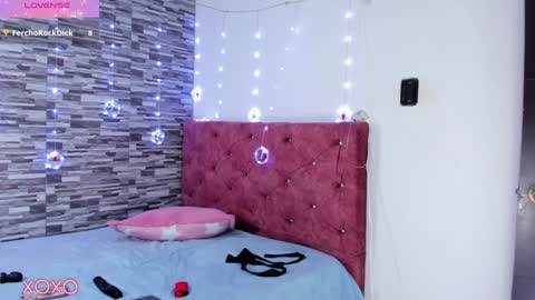 Snapshot of skyhotgirl chatting on December 18, 10:02 pm Sky online show from December 18, 10:02 pm