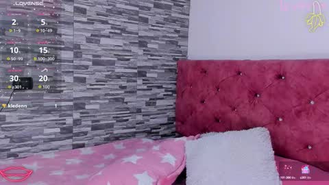 Snapshot of skyhotgirl chatting on October 6, 7:10 pm Sky online show from October 6, 7:10 pm