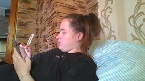 skyressie333 online show from October 11, 7:57 am