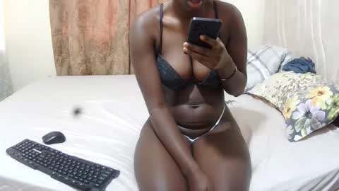 Snapshot of slender_sweetbabe chatting on October 18, 5:11 am slender_sweetbabe online show from October 18, 5:11 am