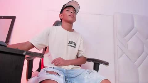 SlimLatino  online show from April 17, 3:42 am