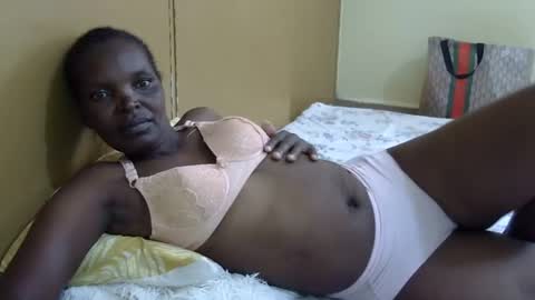 Snapshot of slimmygal chatting on February 15, 6:33 am slimmygal online show from February 15, 6:33 am