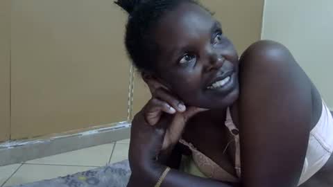 Snapshot of slimmygal chatting on February 26, 7:21 pm slimmygal online show from February 26, 7:21 pm