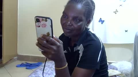 Snapshot of slimmygal chatting on February 18, 4:58 am slimmygal online show from February 18, 4:58 am