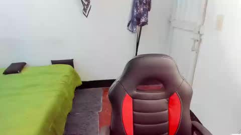 slone03 online show from November 20, 8:28 pm