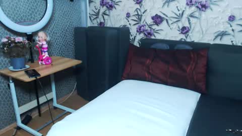 slutihmami online show from April 10, 6:01 pm