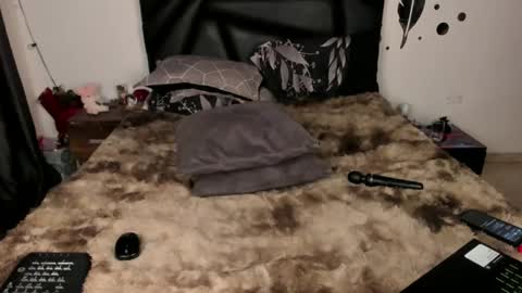 slutty_venus7 online show from June 10, 11:47 pm