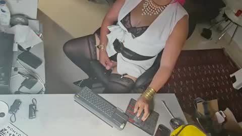 sluttygina1 online show from March 24, 9:43 pm