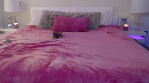 HOT WIFE COUPLE online show from December 2, 2:35 am