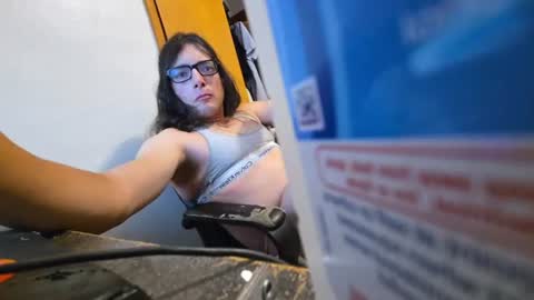 sluttywolfboi online show from July 26, 1:03 am
