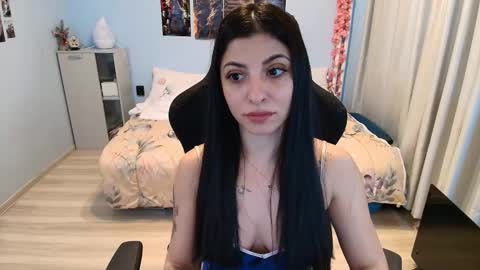 small_horny_girl online show from January 17, 11:30 am