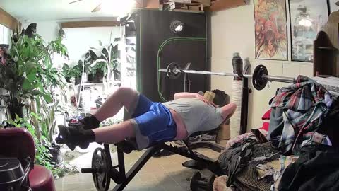 smallchubbers online show from February 18, 11:52 pm