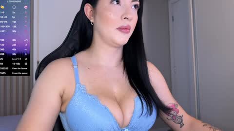 Snapshot of smilee_girl chatting on January 9, 1:24 pm Emily Burns online show from January 9, 1:24 pm