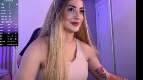 Snapshot of smilee_girl chatting on February 23, 1:42 pm Emily Burns online show from February 23, 1:42 pm