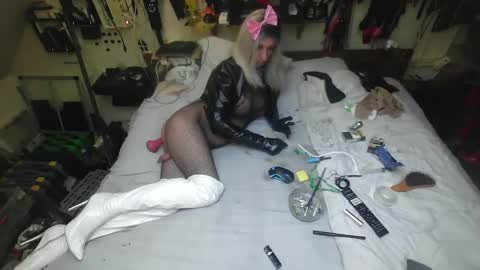 smokeslut365 online show from October 24, 5:57 pm