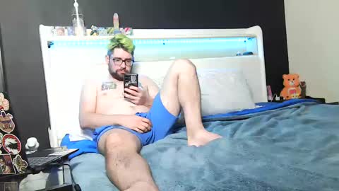 snackonzach online show from December 10, 3:20 am