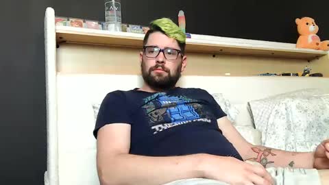 snackonzach online show from December 8, 3:07 am