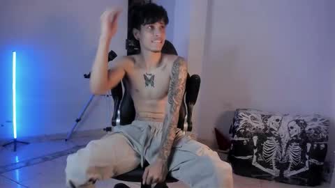 snakebutterfly online show from October 19, 6:07 am