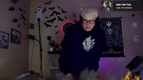 Viiscount  Snarfle Von Snarfenberg online show from December 1, 7:05 pm