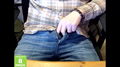 Sneakybill online show from February 18, 9:09 pm