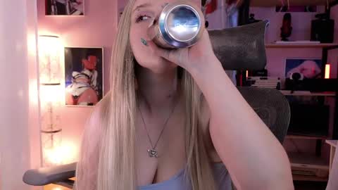 Ellie online show from May 8, 6:08 am